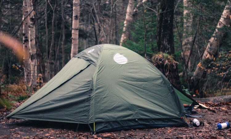 La guía definitiva para acampar bajo la lluvia.
